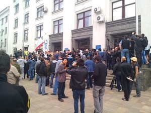 В Луганске захватили здание ОГА