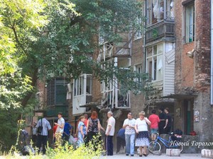 В Луганске снаряд попал в жилой дом. Есть погибшие (ФОТО, ВИДЕО)