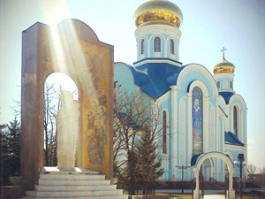 В Луганске от артобстрела пострадал самый красивый храм в городе