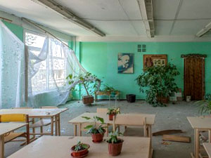 В Луганске были разрушены и серьезно повреждены здания более чем половины школ города
