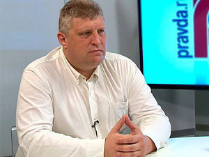 Карасев долгое время жил в Киеве, с 2000 по 2013 годы работал на руководящих должностях на крупных украинских предприятиях